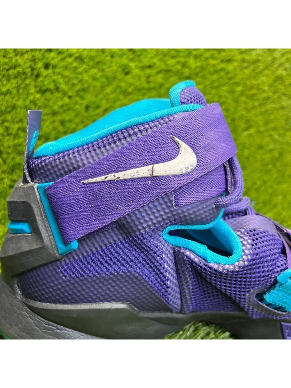 Nike LeBron Soldier 9 Mens Size 12.5 Purple Athletic Basketball Shoes Sneakers